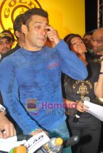 Salman Khan at Gold_s Gym -Mega Spinnathon 2009 in Banstand, Bandra on 1st Dec 2009 (21).JPG